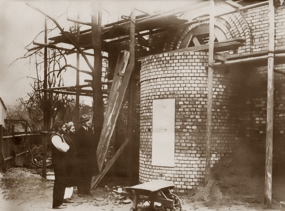 Construction of the Fazl Mosque