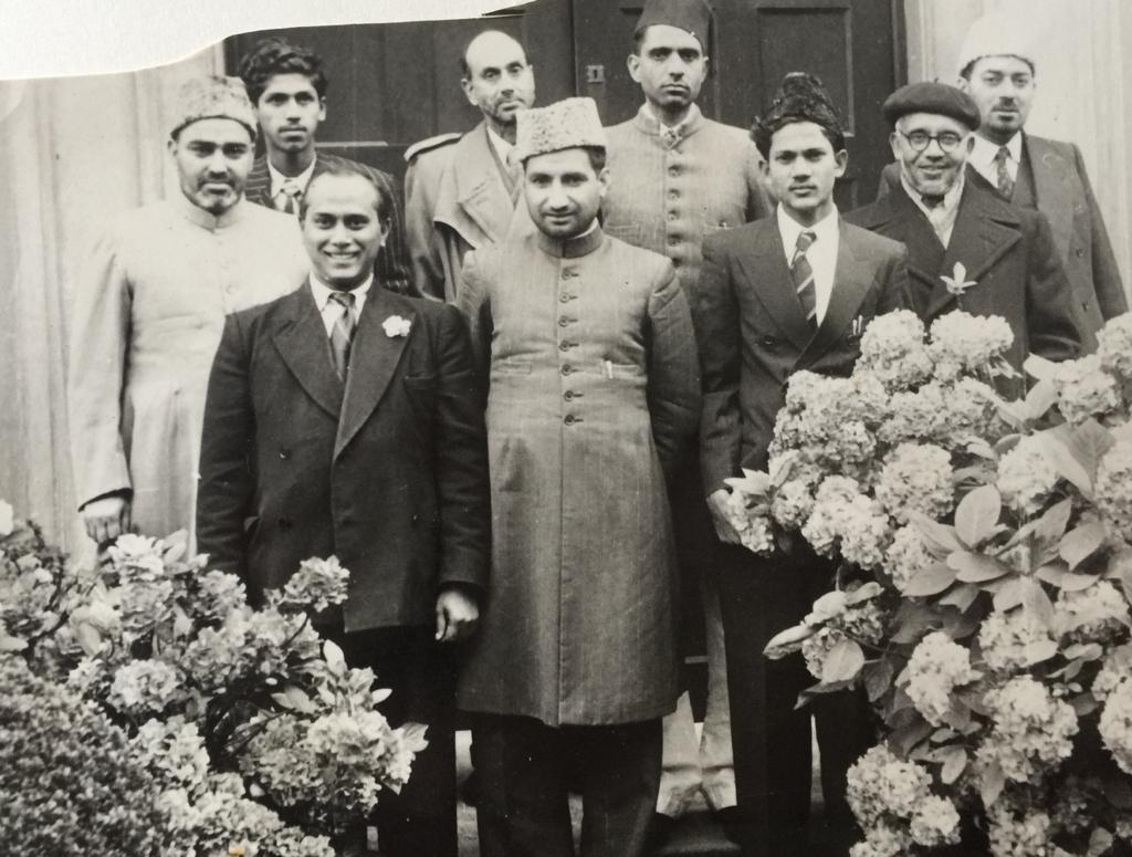 Imam Zuhoor Ahmad Bajwa with members of Ahmadiyya Community in London.